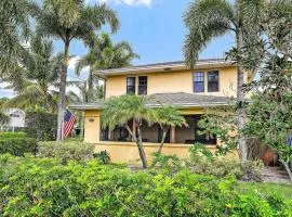 Palm Haven - Tropical Chic Home with Pool in Grandview Heights