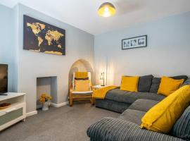 4 Bed Family & Contractor House with Games Room!, hotel i Kegworth