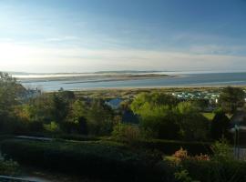 High Mead - family house with spectacular views, hotel i Aberdyfi
