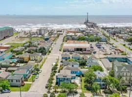 3 Unit Historic Charmer near Beach, Pier, Dining