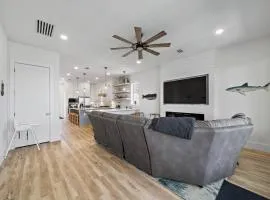 Brand new bayfront home, gorgeous pool