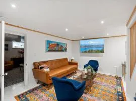 Modern Basement Apartment 3 Blocks from Waterfront