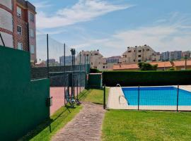 Apartamento, zona residencia con piscina, cerca de las playas en Santander, ξενοδοχείο στο Σανταντέρ