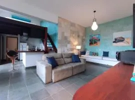 Modern loft con vista mar