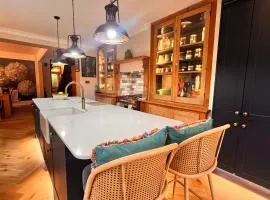 House in Appledore with Hot Tub and own parking