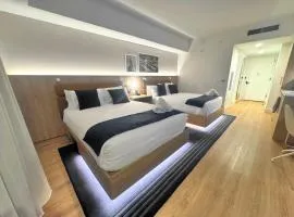 Downtown Luxury Stay with Complimentary Parking