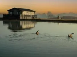 Sure Studio by Best Western Brackenborough Lakes & Resort