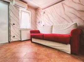 Studio apartment in Rome with a pool、Colonnaのホテル