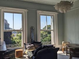 Luxury 1 bed apartment by Dover Castle spacious can sleep 4, hotel in Dover