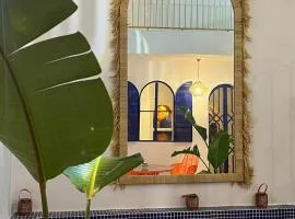 Riad house Lyabaïana,piscine climatisation, hammam, vue mer