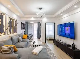 Luxurious Condo with Rooftop Pool and Gym