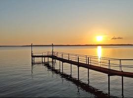 LaRue's Private Lakeside Cottage、Abbevilleのホテル