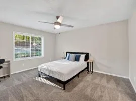 Crest At East Cobb 1830 Sleek & Cozy 2bd 2bt