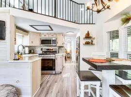 Pet-Friendly Show Low Cabin with Trail Access!