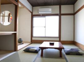 Kagaribi Guesthouse: Tokyo, Kita-Senju İstasyonu yakınında bir otel