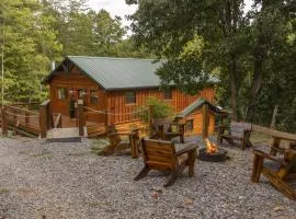 Mountain Bliss with Hot Tub and Billiards with Outdoor Bar Grill
