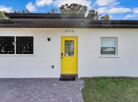 roomstr Florida Suite 1 Bedroom in South Tampa with Private Full Bathroom