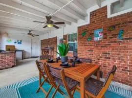 Luxury Stay Pool Firepit Game Room & BBQ