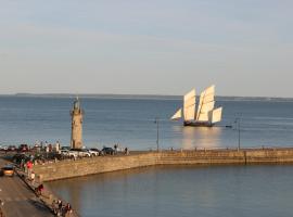 Grand Appartement, Port La Houle, Vue Mer、カンカルのホテル