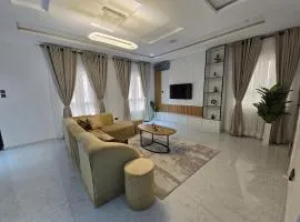 Beautiful 2 bedroom Apartment with Pool