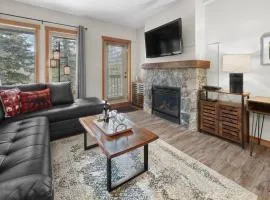 Newly Renovated Grizzly Lodge, Spacious 3BR 2BA with open pool, hot tub