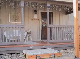 Sleeps 2 Private Entrance, Spa Tub, Near Casino