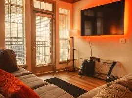 Modern 1BR Retreat Near Lenox Free Parking