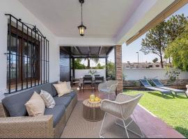 Love Rent4 Málaga Secret Garden, hotel a Torre de Benagalbón