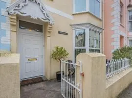 6 Bed in Tenby FB220