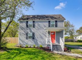 Beach Days & Dtwn Charm! Cape Charles Cottage, hotel di Cape Charles