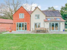 3 Bed in Wareham 76648, hotel in East Stoke