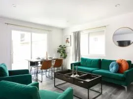 Relax in Spacious 3BR Apt Sleeps 8 and Parking
