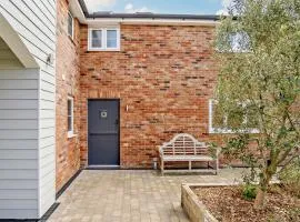 4 Bed in Newport 90249