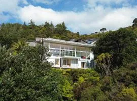 Hosts on the Coast Paku Paradise