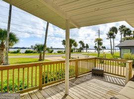 3 Mi to Beach and Boardwalk Riverfront Daytona Home, hotel in Holly Hill