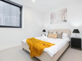 Walk to Everything! Brand New Box Hill 1-Bed Gem, hotel en Box Hill