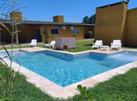 Caba&ntilde;as Punta Iglesia, casa de campo em Paso de la Patria