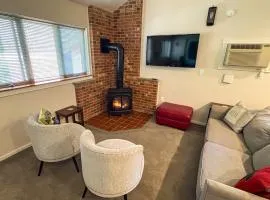 Cozy Attitash Getaway-1BR-Pool-Walk to Attitash