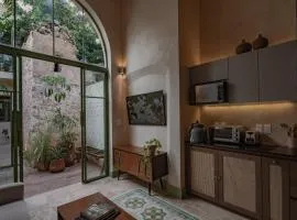 Casa Pistache, colonial hideout