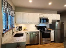 Attitash Townhouse-1BR, AC, Pool, Hot Tub, Storyland