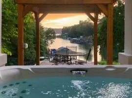 Hummingbird Home by AvantStay Boat House Dock