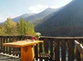 Baita In Pietra Con Vista Sulla Valle Di Ala
