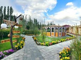White Sands Resort Nubra, hótel í Charāsa