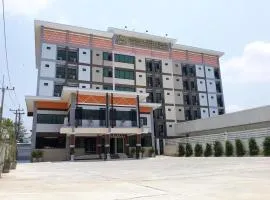 Phetlada Pavilion & Resort