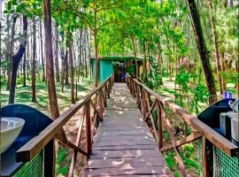 Devbagh beach resort - Junglelodges, hotel v destinaci Sadāshivgarh