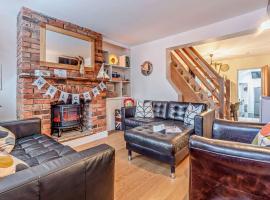 3 Bed in Cowes 93654，位于考斯的酒店