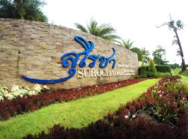 surocha resort، فندق في Ban Non Sombun