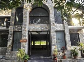 Pratiksha River Retreat, hotel a Garjia