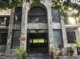 Pratiksha River Retreat