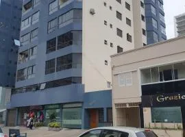 AP Completo-Centro de Torres, 4 quadras da Praia, com 2 quartos e 2 vagas de garagem